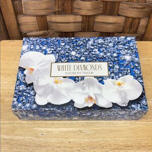 Elizabeth Taylor White Diamonds Gift Set - Blue and White
